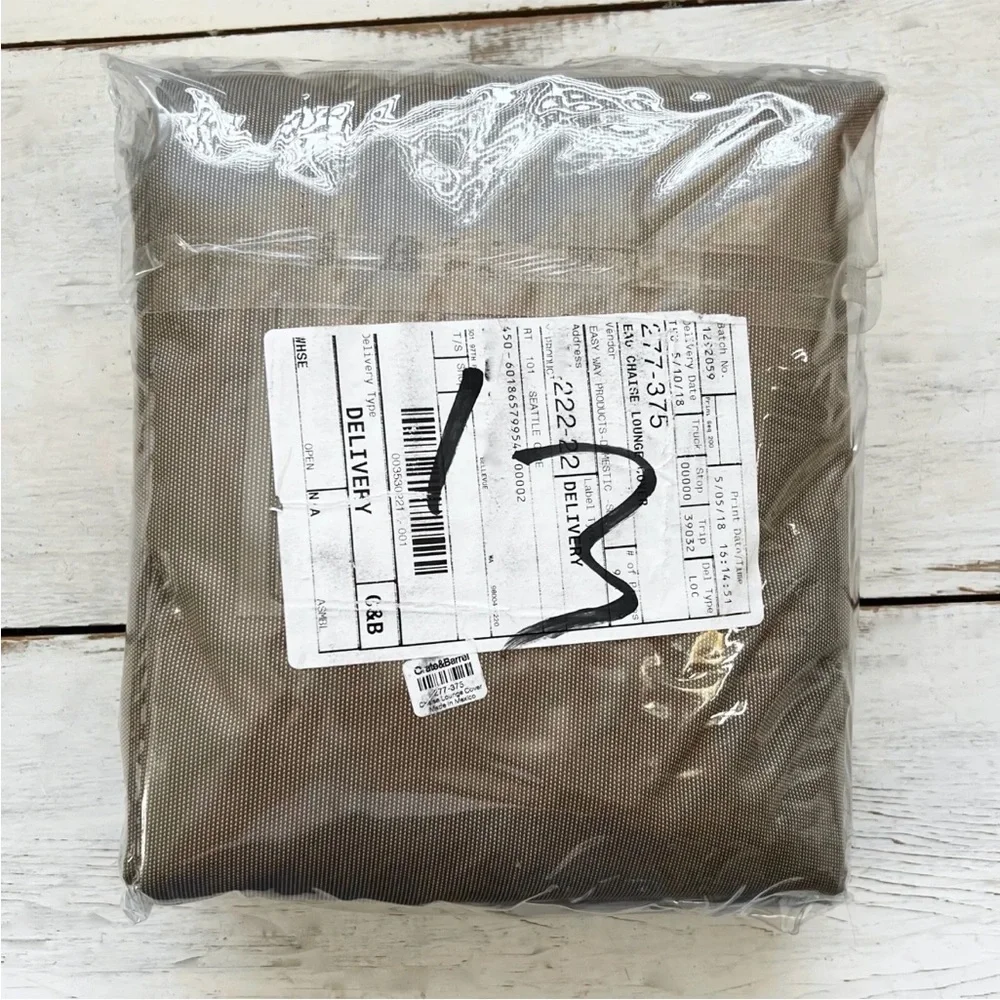 NWT Crate & Barrel Eao Chaise Lounge Outdoor Cover Brown 33
